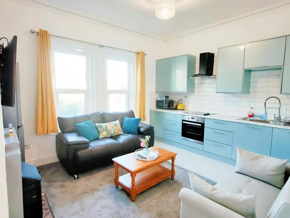 Flat-C, 4 Adults, 20 Mins To Beach, Netflix, Wifi, Sleeps 4 Adults location